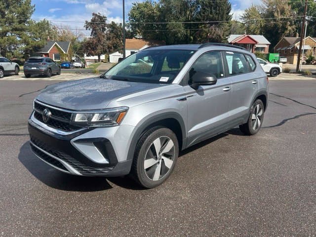 2023 Volkswagen Taos Base — photo 1 of 8