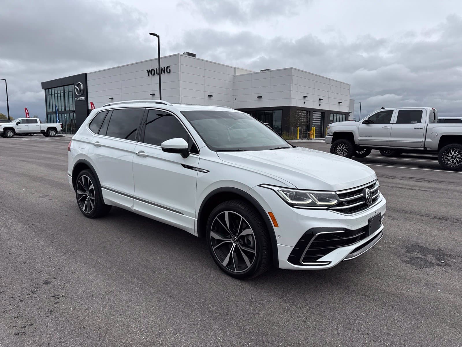 2022 Volkswagen Tiguan Base — photo 1 of 9