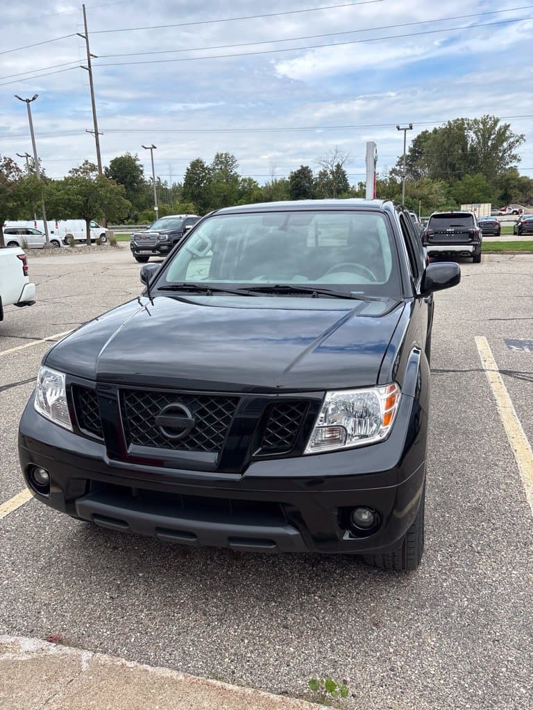 2020 Nissan Frontier SV — photo 1 of 25