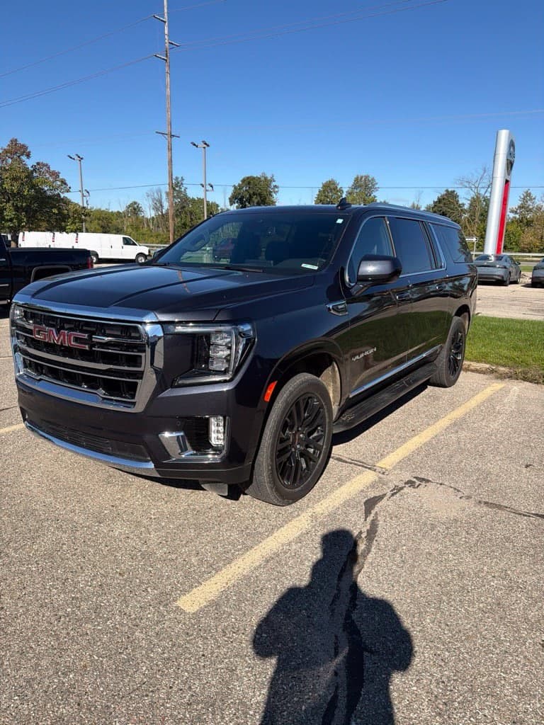 2024 GMC Yukon XL SLT — photo 1 of 25