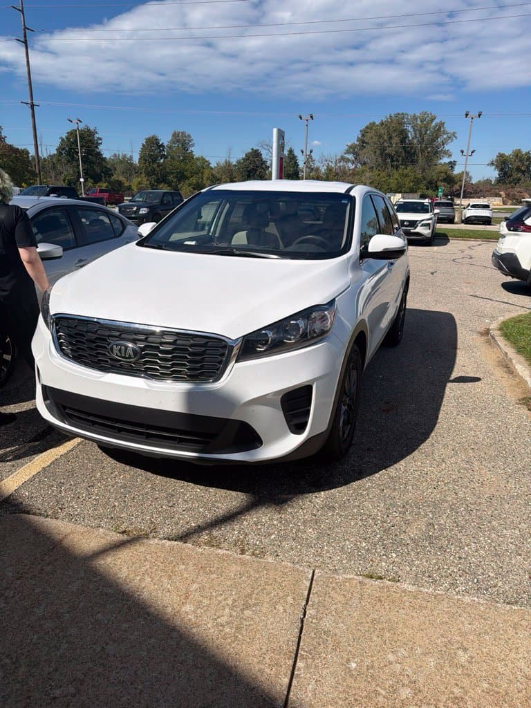 2019 Kia Sorento LX — photo 1 of 24