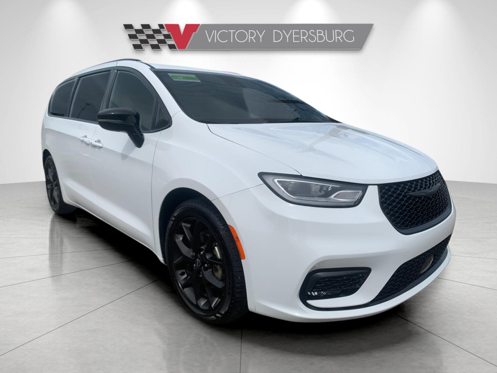 2025 Chrysler Pacifica Limited — photo 1 of 36
