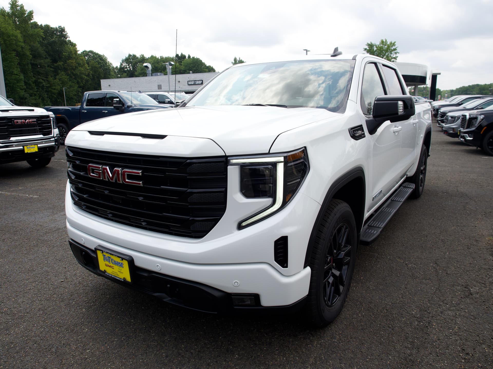 2026 GMC Sierra 1500 Elevation — photo 1 of 18