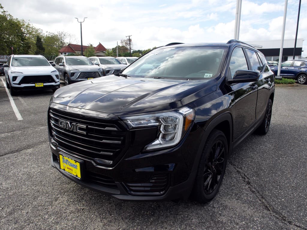 2024 GMC Terrain SLE — photo 1 of 35