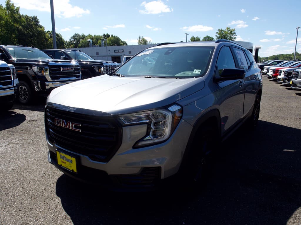 2023 GMC Terrain SLE — photo 1 of 32