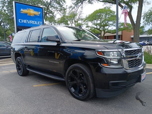 2019 Chevrolet Suburban LT — photo 1 of 29