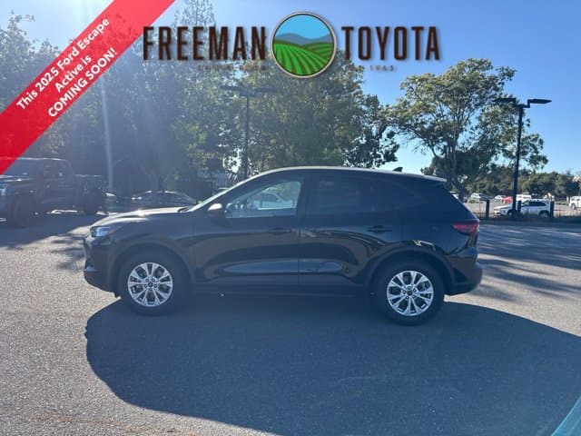 2025 Ford Escape Active — photo 1 of 8