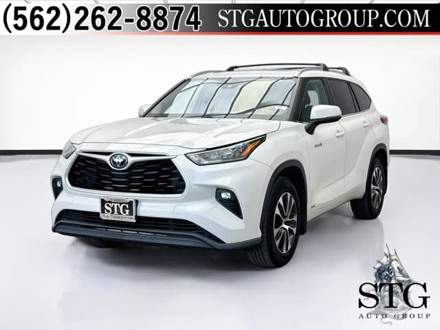 2020 Toyota Highlander XLE — photo 1 of 22