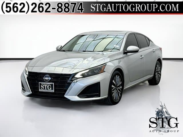 2023 Nissan Altima 2.5 SV — photo 1 of 21
