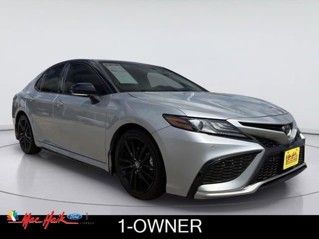 2023 Toyota Camry Base — photo 1 of 17