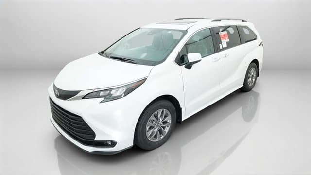 2026 Toyota Sienna XLE — photo 1 of 16