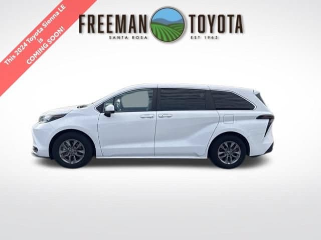 2024 Toyota Sienna LE — photo 1 of 8