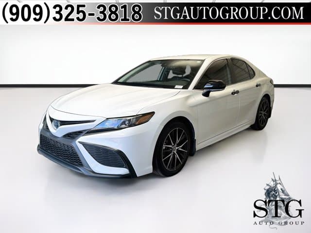 2024 Toyota Camry Base — photo 1 of 16