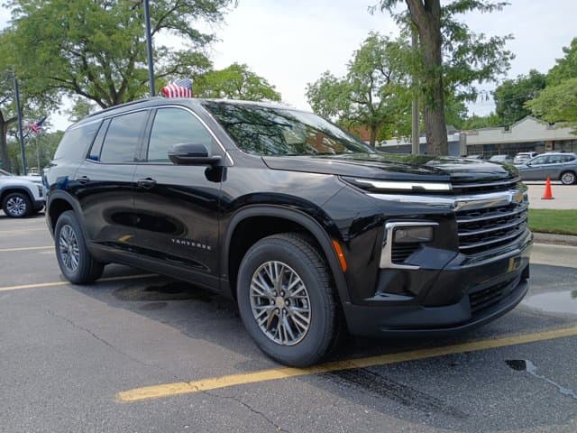 2027 Chevrolet Traverse FWD LT — photo 1 of 30