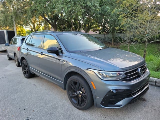 2023 Volkswagen Tiguan Base — photo 1 of 4