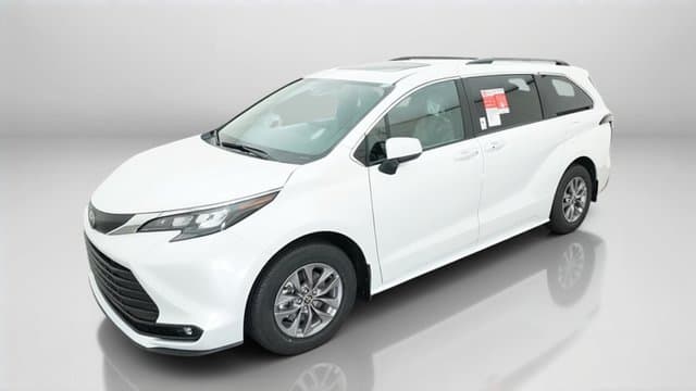 2026 Toyota Sienna XLE — photo 1 of 16