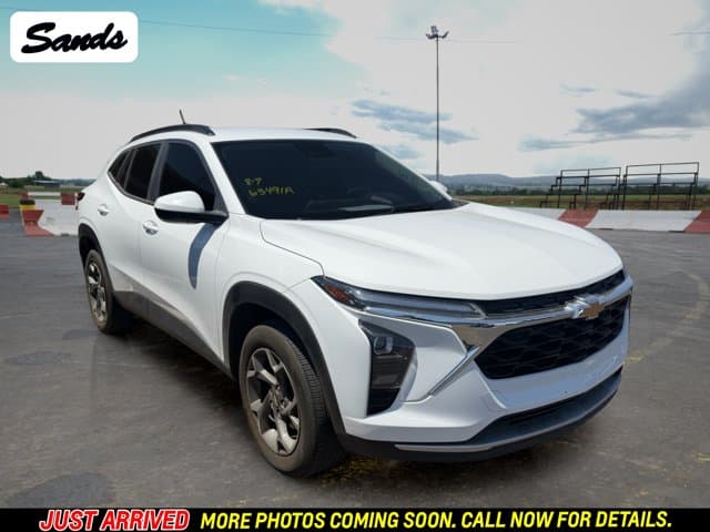 2024 Chevrolet Trax LT — photo 1 of 12