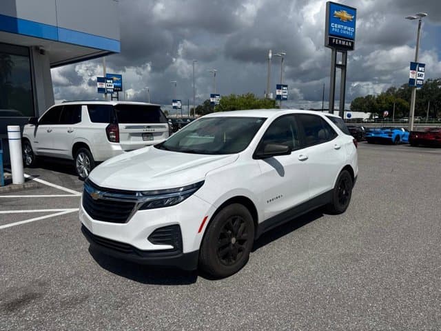2022 Chevrolet Equinox LS — photo 1 of 15