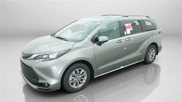 2026 Toyota Sienna XLE — photo 1 of 46