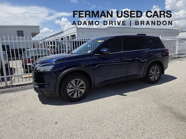 2022 Nissan Pathfinder S — photo 1 of 13