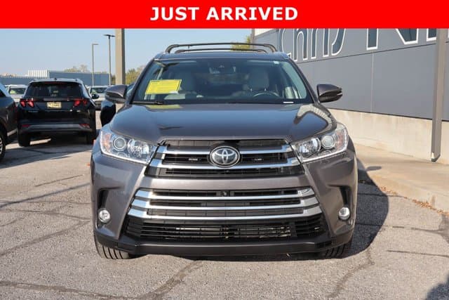 2019 Toyota Highlander Limited — photo 1 of 35
