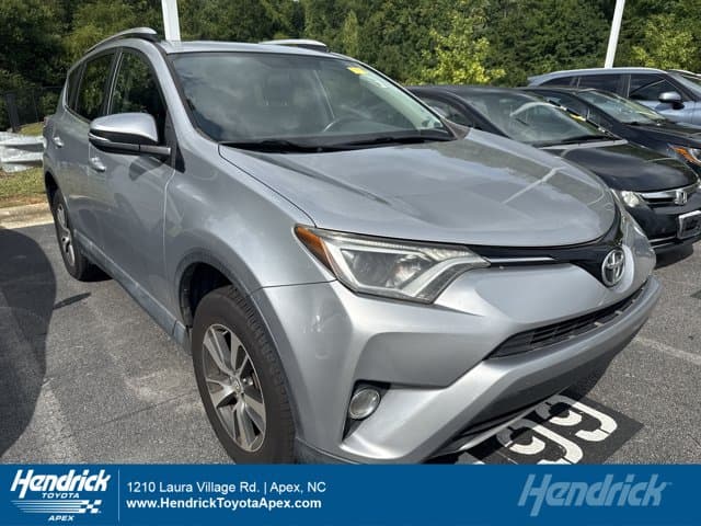 2016 Toyota RAV4 LE — photo 1 of 9