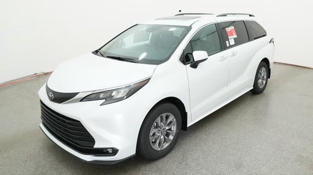 2026 Toyota Sienna XLE — photo 1 of 32