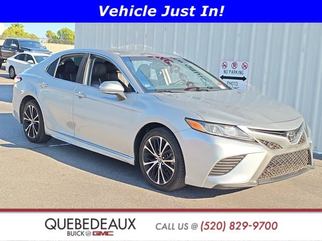 2020 Toyota Camry SE — photo 1 of 20