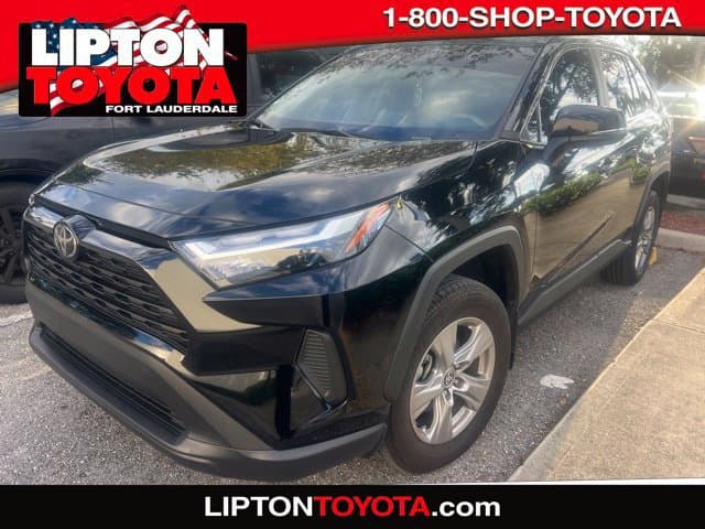 2025 Toyota RAV4 XLE — photo 1 of 2