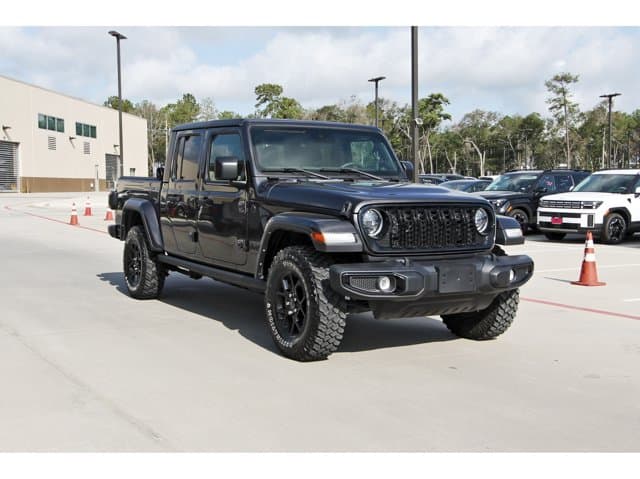 2024 Jeep Gladiator Willys — photo 1 of 28