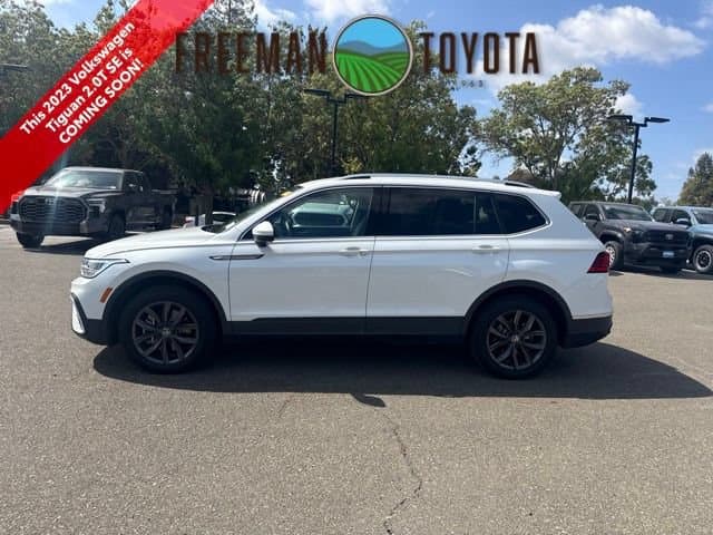 2023 Volkswagen Tiguan SE — photo 1 of 7