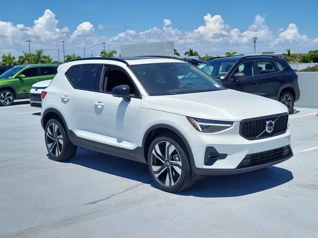 2026 Volvo XC40 Plus — photo 1 of 28
