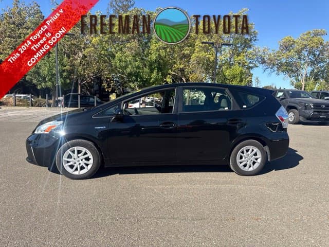 2014 Toyota Prius v Three — photo 1 of 8