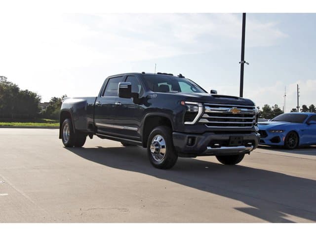 2024 Chevrolet Silverado 3500HD High Country — photo 1 of 36