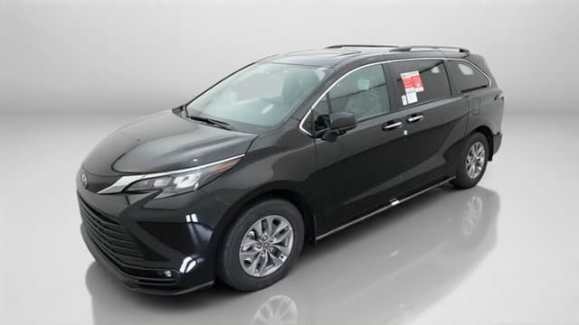 2026 Toyota Sienna XLE — photo 1 of 16