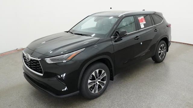 2026 Toyota Highlander XLE — photo 1 of 32