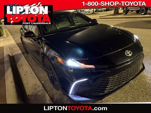 2025 Toyota Camry SE — photo 1 of 2