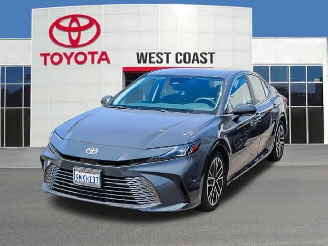2025 Toyota Camry XLE — photo 1 of 17