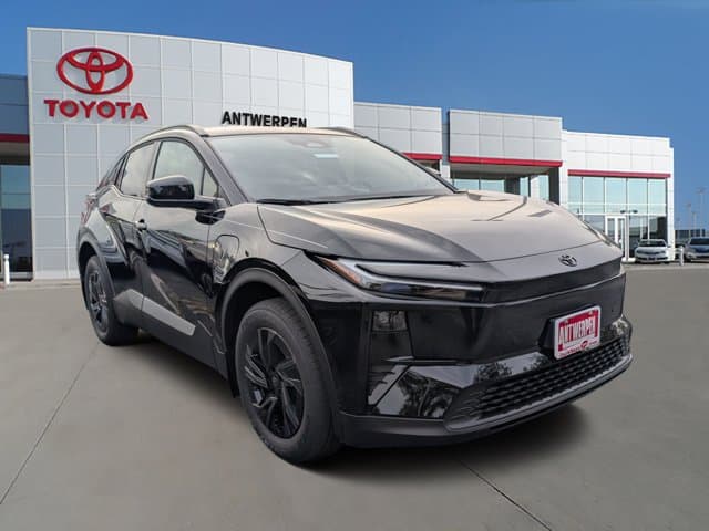2027 Toyota C-HR SE — photo 1 of 12