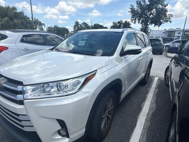 2018 Toyota Highlander XLE — photo 1 of 12