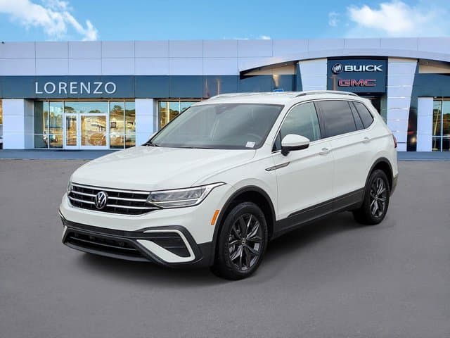2024 Volkswagen Tiguan SE — photo 1 of 31