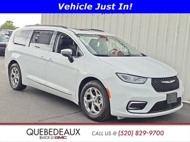 2023 Chrysler Pacifica Limited — photo 1 of 15