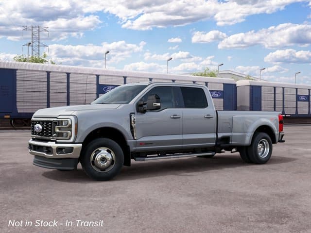 2027 Ford Super Duty F-350 DRW LARIAT — photo 1 of 22