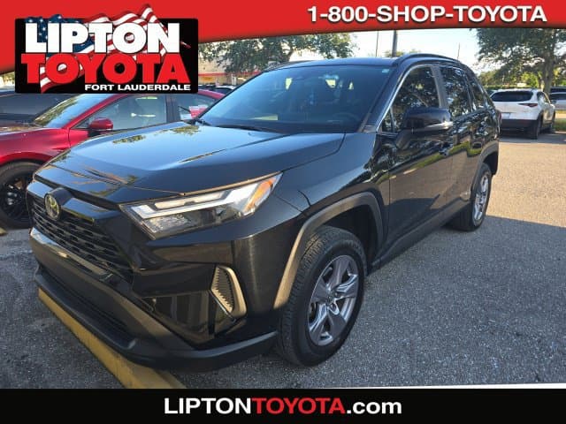 2025 Toyota RAV4 XLE — photo 1 of 2