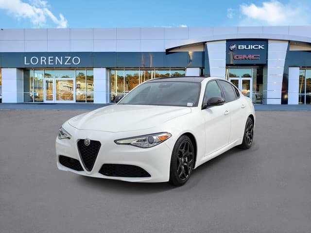 2021 Alfa Romeo Giulia Base — photo 1 of 30