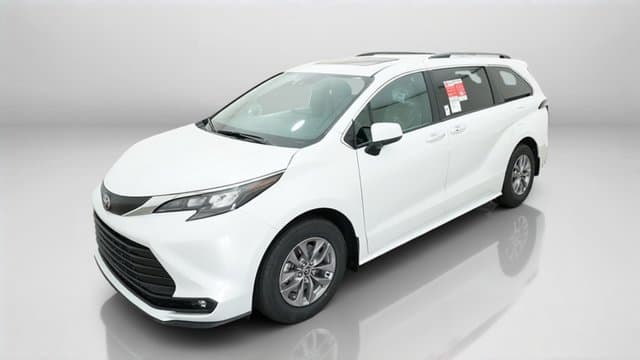 2026 Toyota Sienna XLE — photo 1 of 16