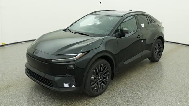 2026 Toyota C-HR XSE — photo 1 of 32