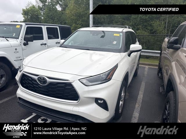 2021 Toyota Highlander LE — photo 1 of 11