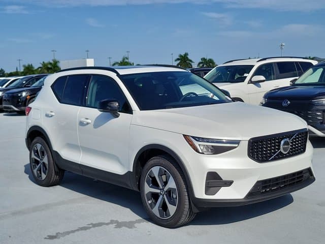 2026 Volvo XC40 Core — photo 1 of 30