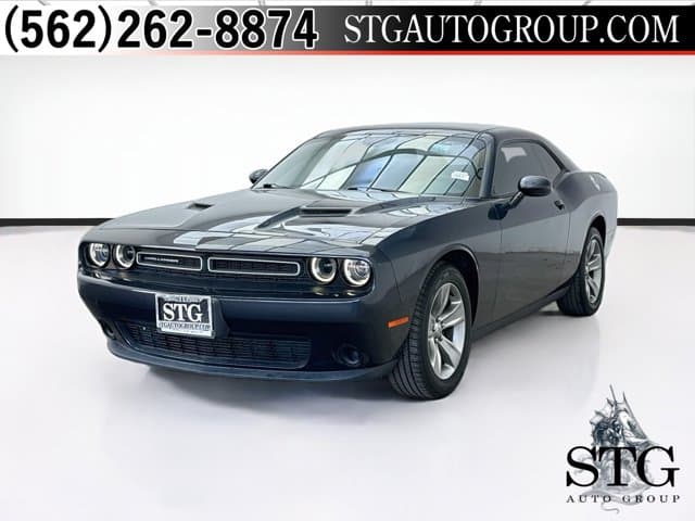 2016 Dodge Challenger SXT — photo 1 of 18